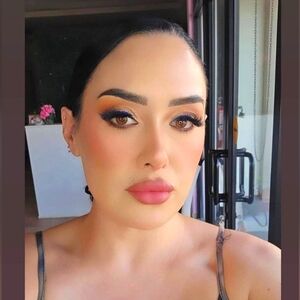 Meet your Posher, Mica